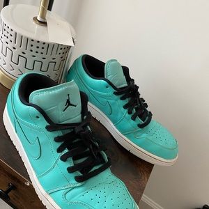 jordan 1 low hyper turquoise
